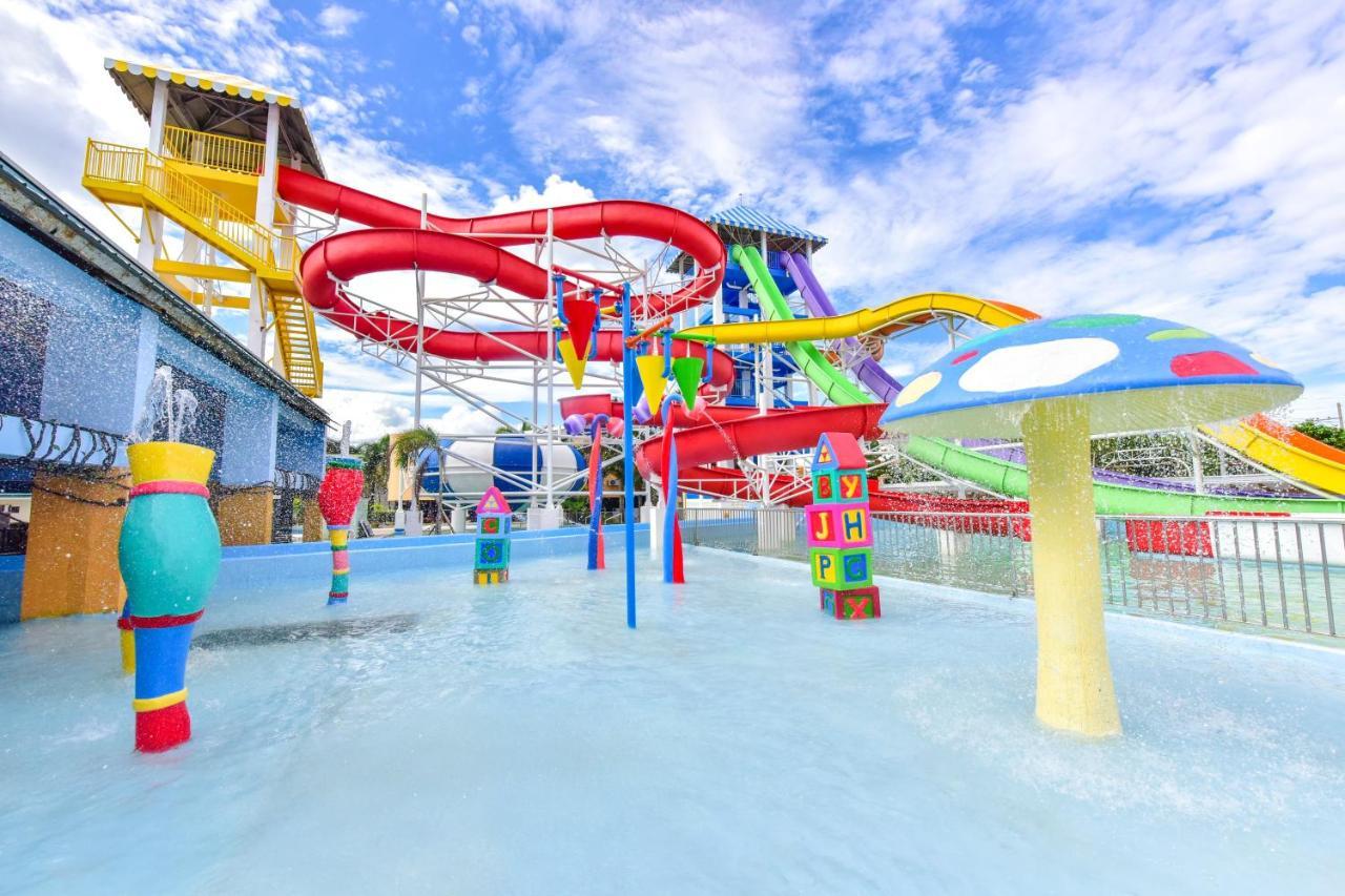 Eon Centennial Resort Hotel & Waterpark Iloilo City Kültér fotó
