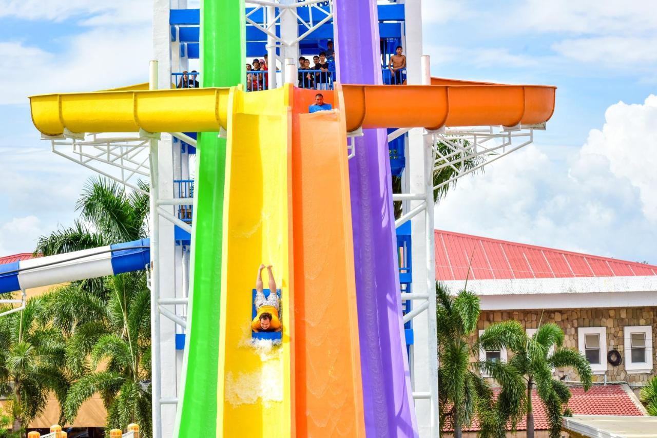 Eon Centennial Resort Hotel & Waterpark Iloilo City Kültér fotó